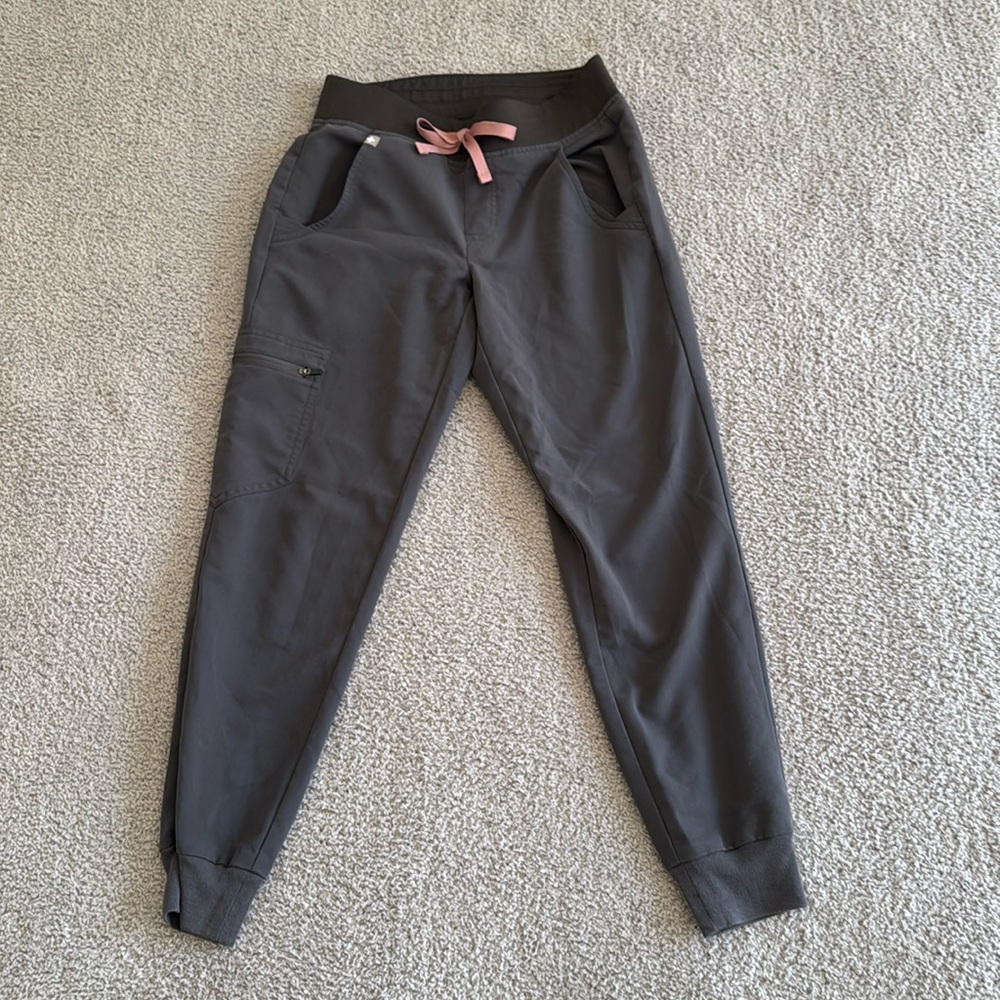 Figs Zamora Joggers in Charcoal XXSP